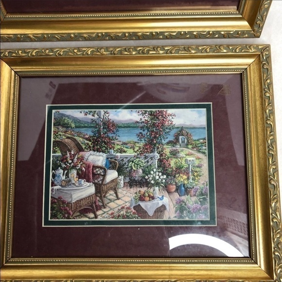 Floral framed art outside seaside cottage - Picture 1 of 6